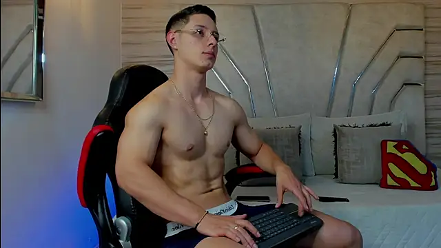 MAXTHOMSON online show from 12-20-25, 02:14