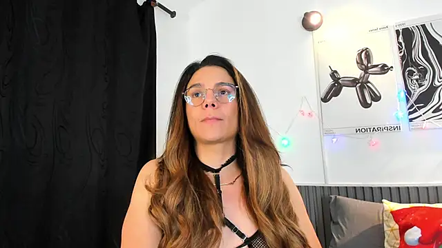 Cloe Bonne online show from 12-17-25, 08:25