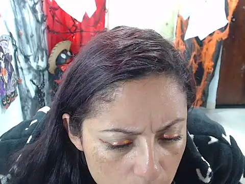 kristelltender1 online show from 10-31-25, 01:57