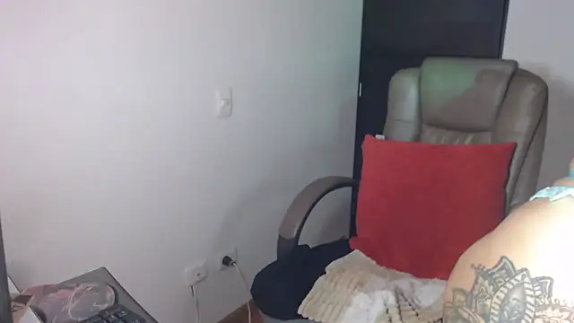 kristelltender1 online show from 03-18-26, 07:26