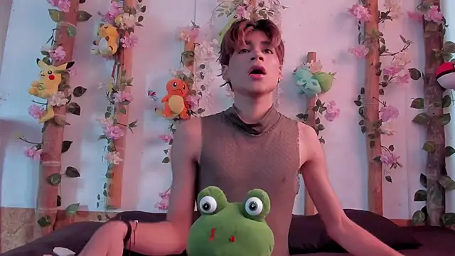 Leo Glow online show from 11-30-25, 02:40