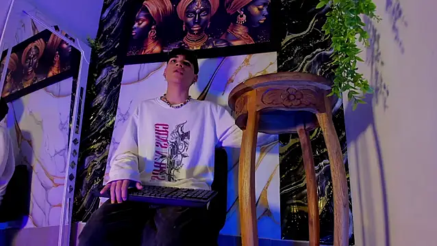 Leo Glow online show from 04-13-26, 02:21