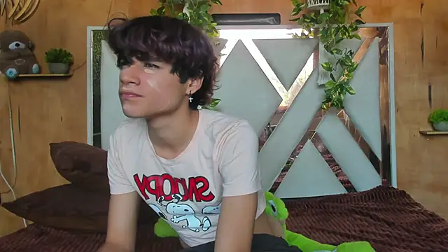 Leo Glow online show from 03-09-26, 01:58