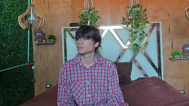 Leo Glow online show from 03-14-26, 01:06