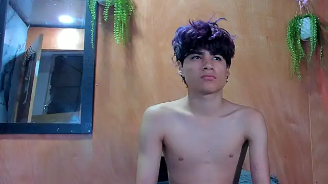 Leo Glow online show from 02-11-26, 01:00