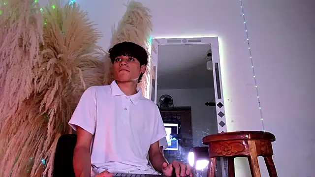 Leo Glow online show from 02-10-26, 07:57