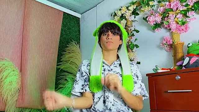 Leo Glow online show from 03-10-26, 11:20