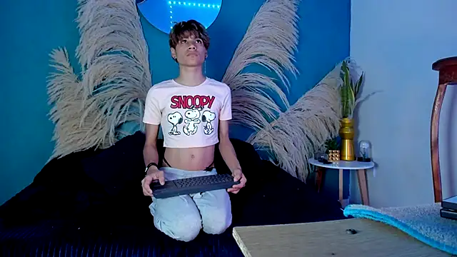 Leo Glow online show from 12-05-25, 01:10