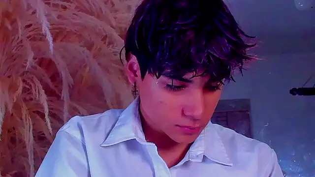 Leo Glow online show from 02-12-26, 01:00