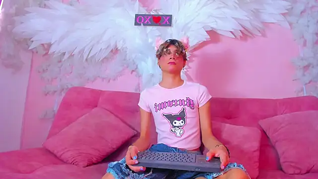 Leo Glow online show from 12-16-25, 01:15