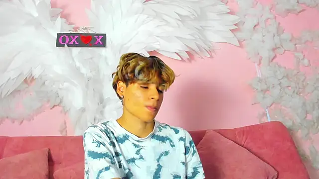 Leo Glow online show from 11-29-25, 01:00