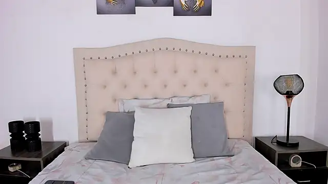 bustyluciana      online show from 03-04-26, 08:16