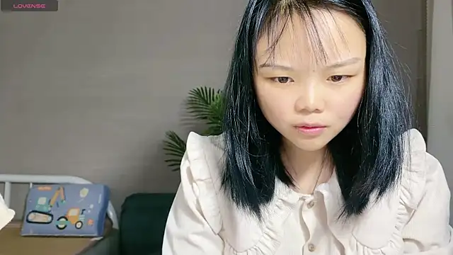 0xiaosu0 online show from 11-08-25, 06:06