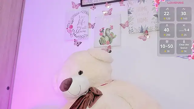Snapshot of Little_channel_ chatting on 06-17-26, 11:31 Little channel online show from 06-17-26, 11:31