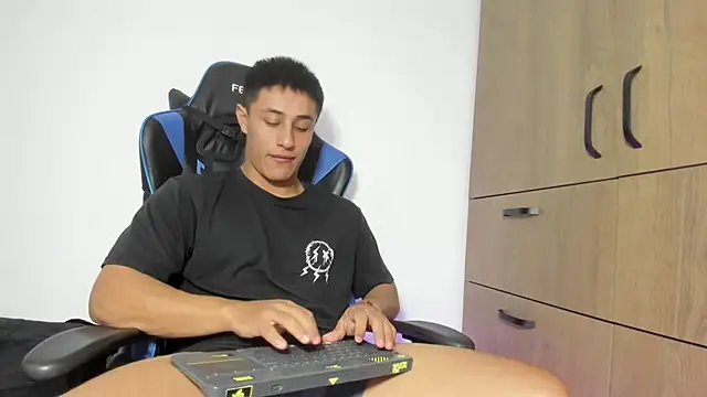 dorman boy online show from 01-08-26, 03:56