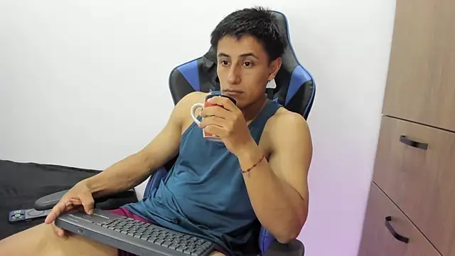 dorman boy online show from 11-06-25, 01:09