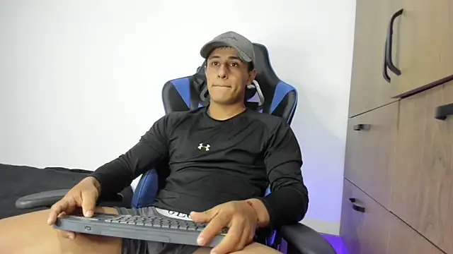 dorman boy online show from 11-16-25, 04:06