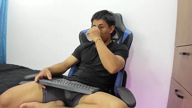 dorman boy online show from 11-07-25, 01:54