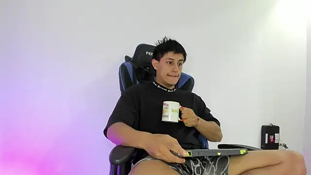 dorman boy online show from 12-17-25, 04:39