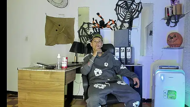 Snapshot of xxxTerrysxxx chatting on 10-31-25, 06:32 xxxTerrysxxx online show from 10-31-25, 06:32