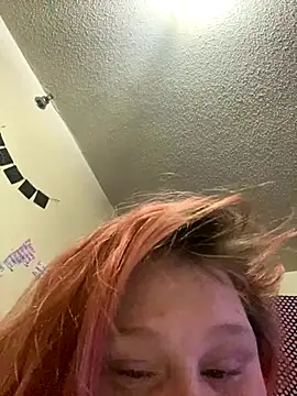 Snapshot of redbaby29 chatting on 10-31-25, 05:37 redbaby29 online show from 10-31-25, 05:37