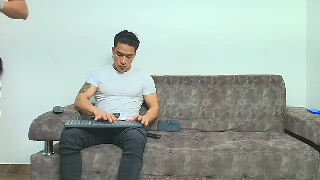 thebadboys05 online show from 12-20-25, 04:37