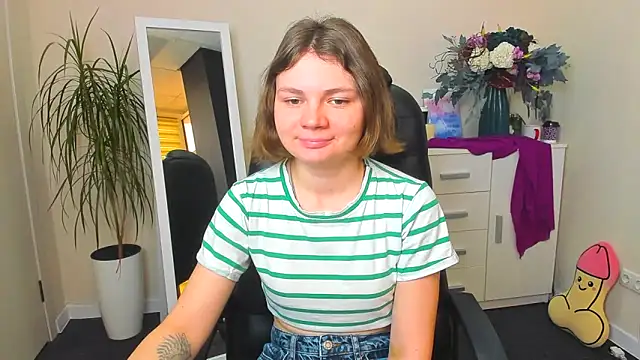 Snapshot of Stella-Maers chatting on 02-16-26, 08:24 Stella-Maers online show from 02-16-26, 08:24