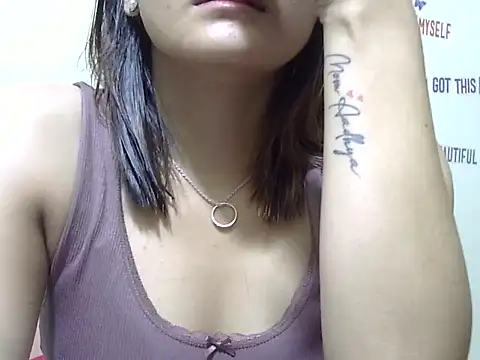 maira 33 online show from 04-10-26, 01:51