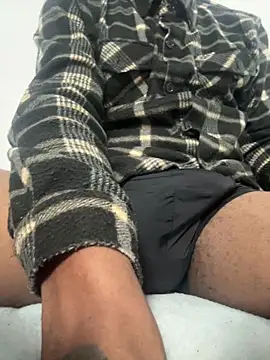 Snapshot of youblack77 chatting on 11-02-25, 11:04 youblack77 online show from 11-02-25, 11:04