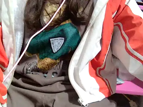 Snapshot of LunoChucki chatting on 03-04-26, 01:57 LunoChucki online show from 03-04-26, 01:57