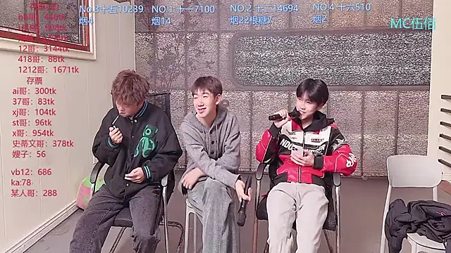 Snapshot of hyandtyboys chatting on 10-31-25, 02:13 hyandtyboys online show from 10-31-25, 02:13