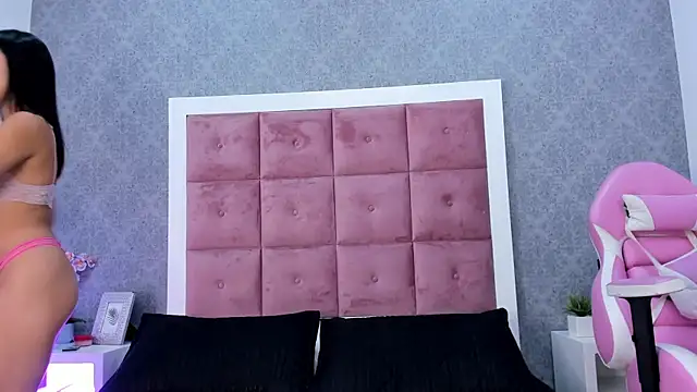 ailenaranda online show from 11-22-25, 12:15