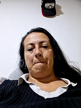 Snapshot of Lauryn_Jones chatting on 06-01-26, 01:28 Lauryn Jones online show from 06-01-26, 01:28
