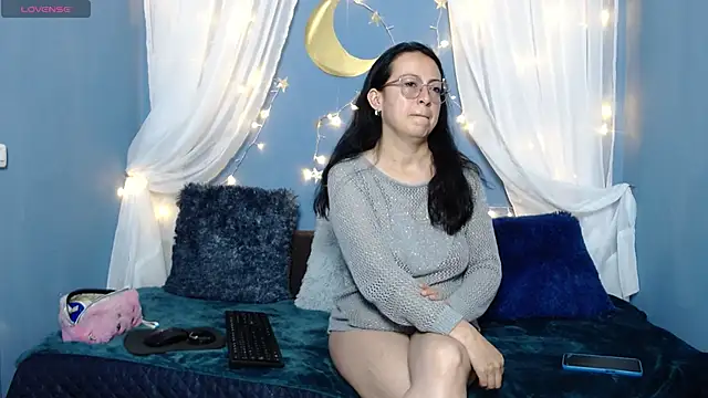 Lauryn Jones online show from 11-21-25, 03:00