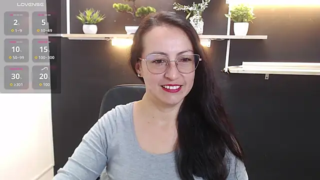 Snapshot of Lauryn_Jones chatting on 04-20-26, 04:41 Lauryn Jones online show from 04-20-26, 04:41
