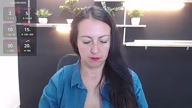 Lauryn Jones online show from 04-11-26, 07:50