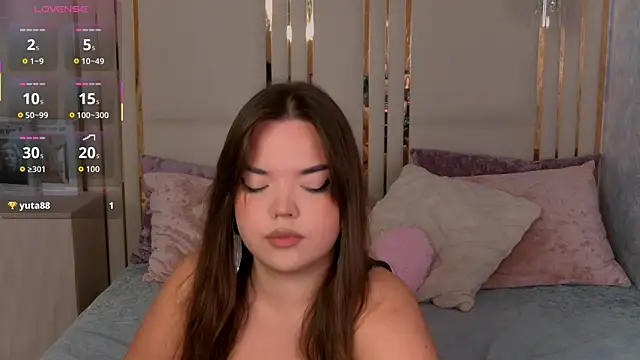 NaomiAster online show from 11-12-25, 06:17