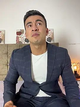 Chris Clarck online show from 12-14-25, 08:03