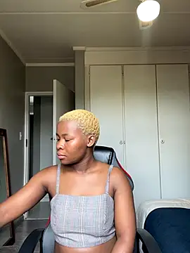 Snapshot of MiyaXo2 chatting on 11-12-25, 08:18 MiyaXo2 online show from 11-12-25, 08:18