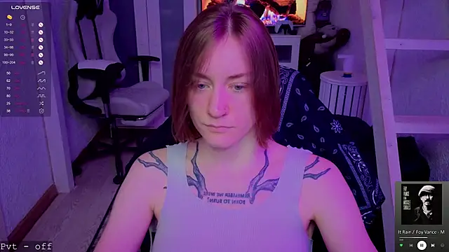 RetroMarie online show from 11-12-25, 01:32