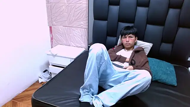 Snapshot of Mortelle_ chatting on 01-13-26, 10:30 Mortelle online show from 01-13-26, 10:30