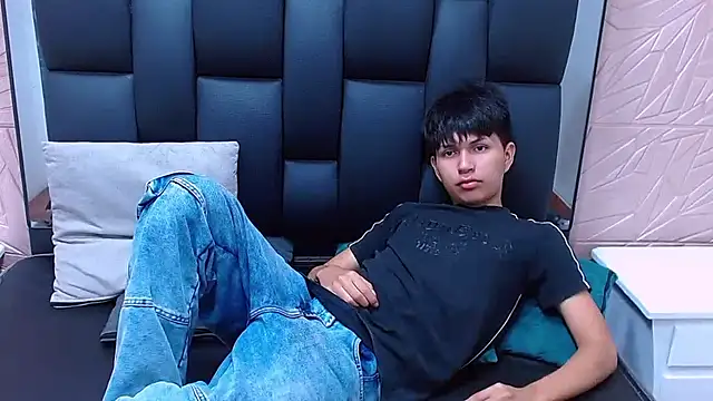 Snapshot of Mortelle_ chatting on 01-08-26, 04:35 Mortelle online show from 01-08-26, 04:35