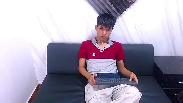 Snapshot of Mortelle_ chatting on 01-10-26, 11:22 Mortelle online show from 01-10-26, 11:22