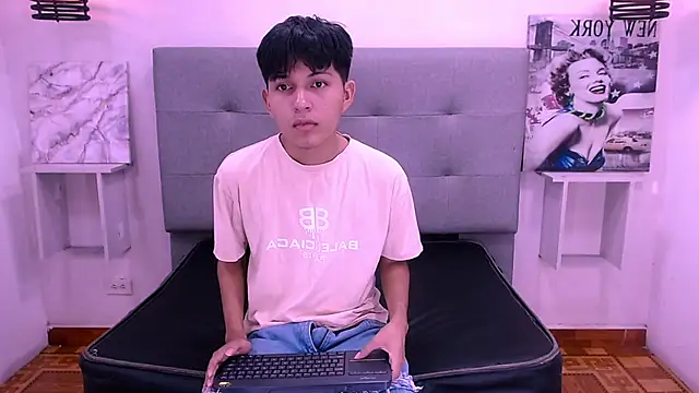 Snapshot of Mortelle_ chatting on 11-11-25, 02:34 Mortelle online show from 11-11-25, 02:34