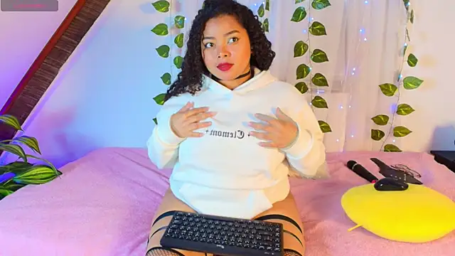 Snapshot of alanaa_gomezz chatting on 06-18-26, 06:57 alanaa gomezz online show from 06-18-26, 06:57