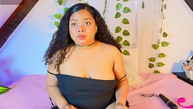 Snapshot of alanaa_gomezz chatting on 06-23-26, 05:44 alanaa gomezz online show from 06-23-26, 05:44