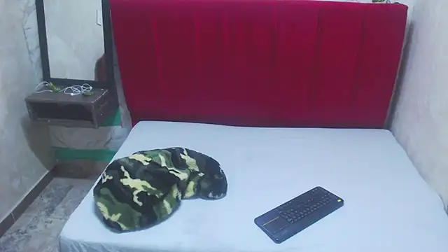 Snapshot of aperlacandycm01 chatting on 11-21-25, 04:00 aperlacandycm01 online show from 11-21-25, 04:00