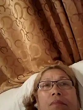 Snapshot of Cessi50 chatting on 11-12-25, 04:16 Cessi50 online show from 11-12-25, 04:16