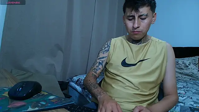 emi liano10 online show from 11-08-25, 11:41