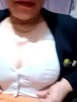 small-house123 online show from 12-18-25, 11:03